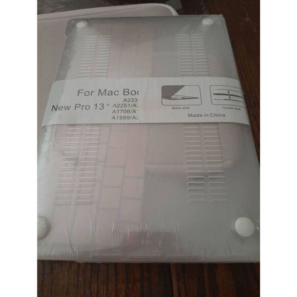 New Wocadi 5-in-1 Pink Mist 13" MacBook Pro 13 Case Sleeve Protection Kit - Picture 3 of 6